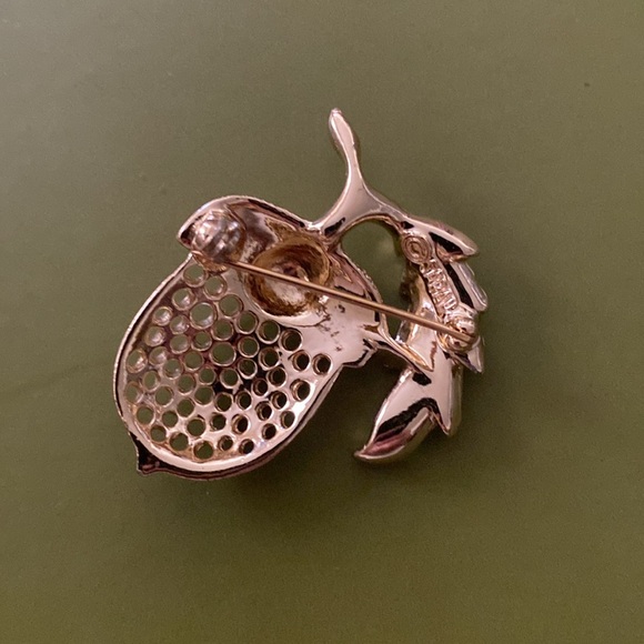 Sarah Coventry acorn golden brooch - Picture 2 of 2